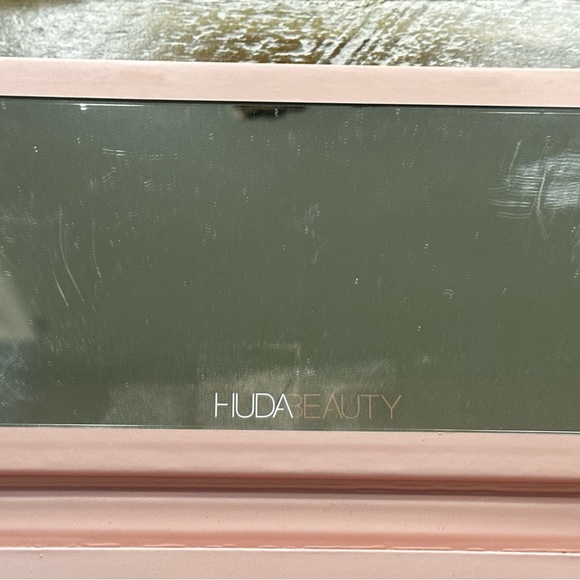 HUDA BEAUTY Nude Eyeshadow Palette - Picture 4 of 6